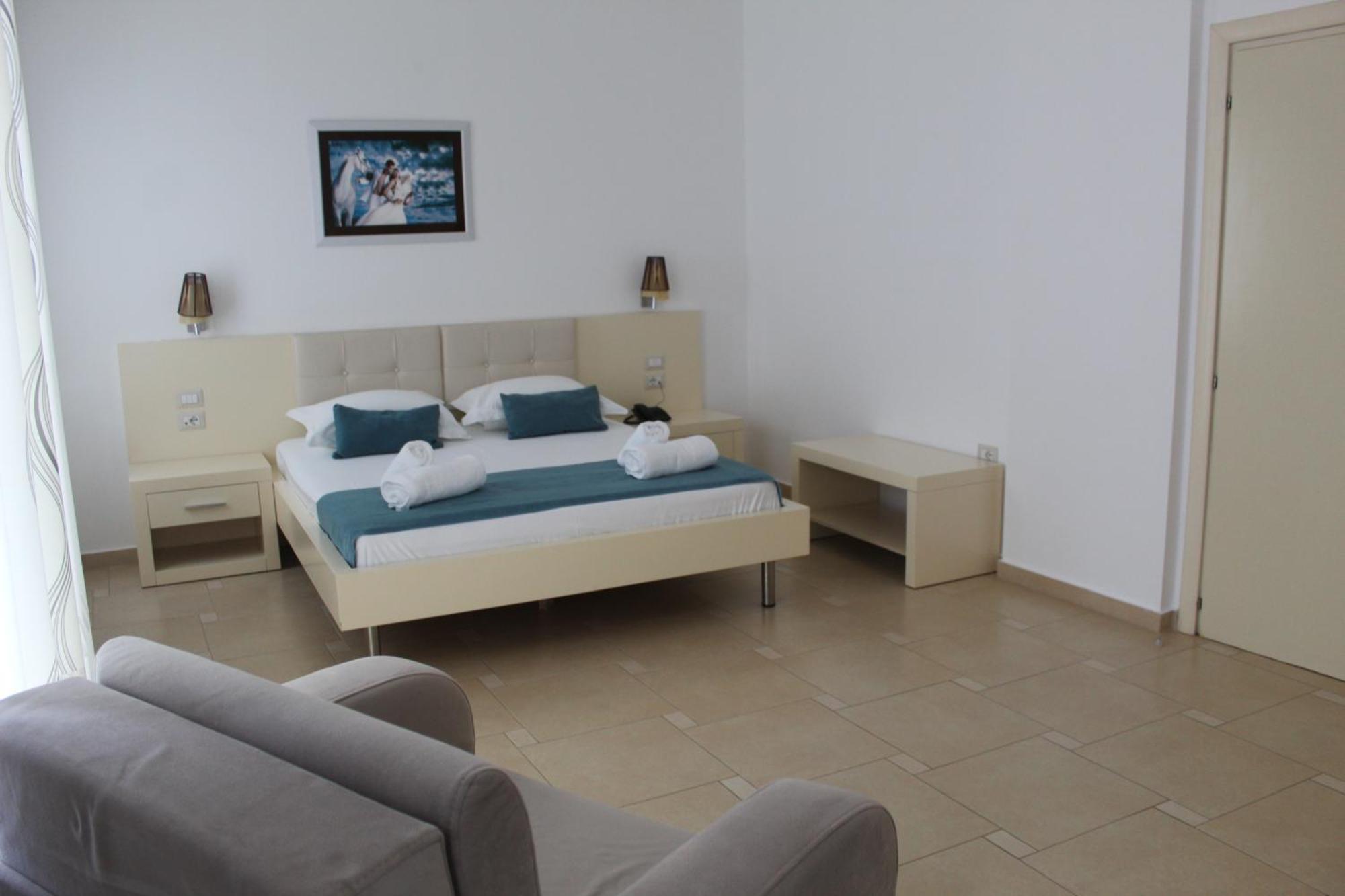 Hotel Agel Sarandë Exteriör bild